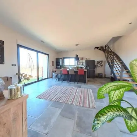 Le Mazet-countryside Retreat With Jacuzzi *