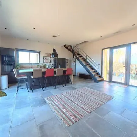 Le Mazet-countryside Retreat With Jacuzzi Béziers
